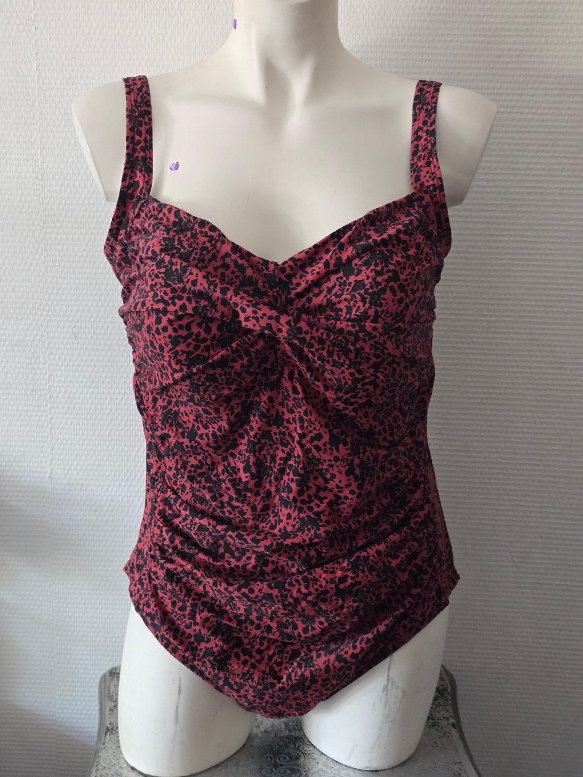 Beachwave Badpak Rood/Zwart Maat 46, Kleding | Dames, Beachwave, Badpak, Ophalen of Verzenden, Zo goed als nieuw