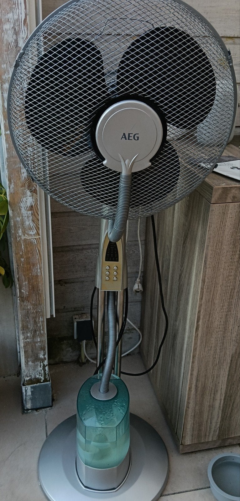 AEG Standventilator met verneveling  VL 5569 LB, Witgoed en Apparatuur, Ventilatoren, Ophalen, Ventilator met afstandsbediening