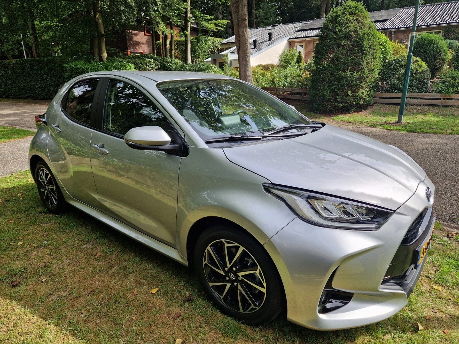 Toyota Yaris 1.5 Hybrid CVT (2023) - 17.379 km, Auto's, Dealer onderhouden, 450 kg, 1490 cc, Yaris