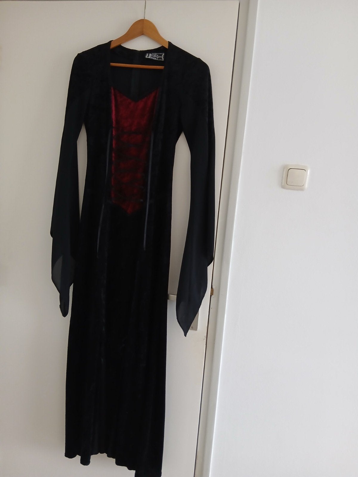 Laughing vampire dress, Ophalen of Verzenden, Zo goed als nieuw, Zwart, Onder de knie