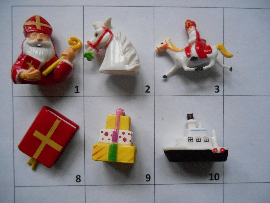 NOG 3 Sinterklaas figuurtjes uit verrassingsei 1 euro p.stuk, Ophalen of Verzenden