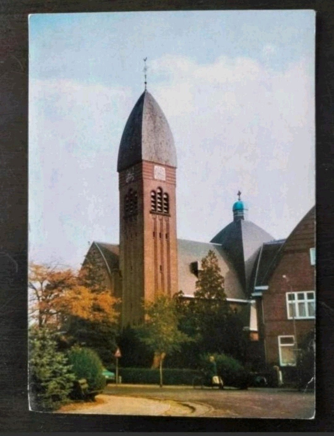 Bilthoven - R.K. Kerk (interbellum kerk: architect H. Kroes), Ophalen of Verzenden, 1960 tot 1980, Gelopen, Utrecht