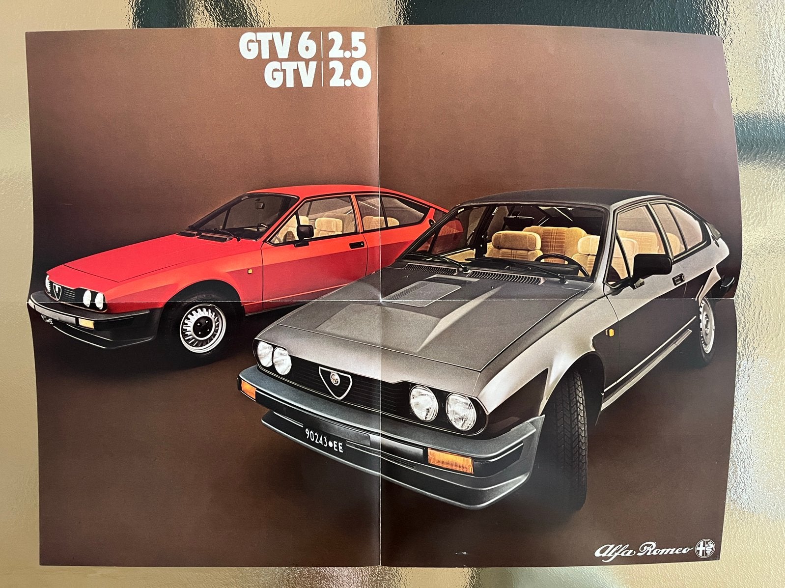 Alfa Romeo GTV 6 en GTV. Poster / brochure 1980, Ophalen of Verzenden, Zo goed als nieuw, Alfa Romeo
