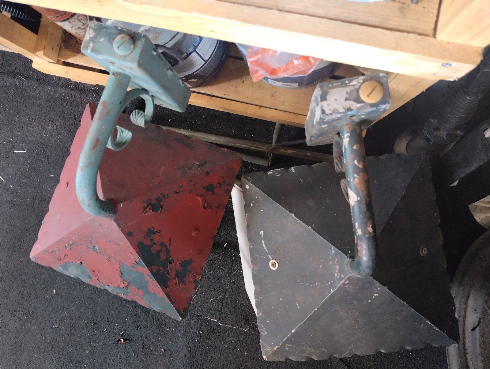 2 vintage, smeedijzeren buitenlampen/lantaarns, met electra., Ophalen of Verzenden