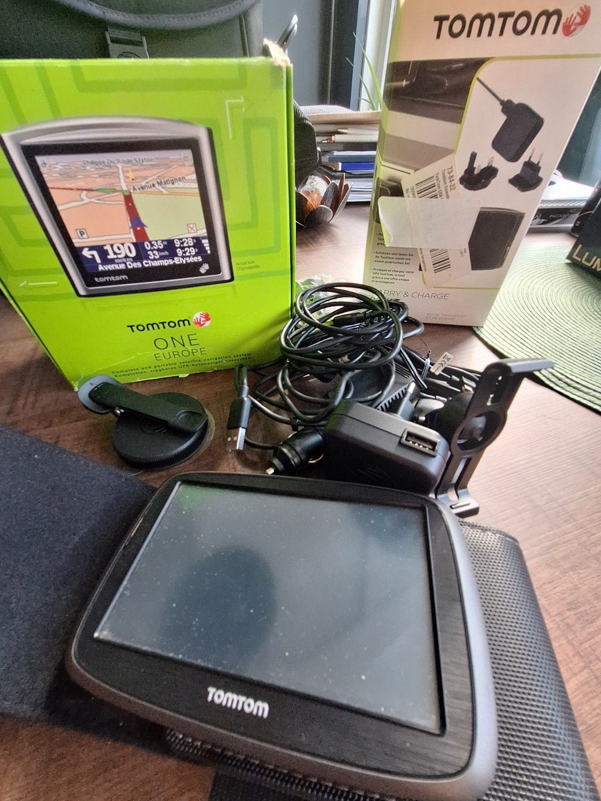 2 TomTom ONE Europe navigatiesystemen met accessoires, Ophalen, Gebruikt