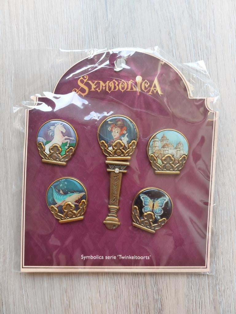 Efteling Symbolica pins 'Twinkeltoorts' set 2018 NIEUW, Verzamelen, Efteling, Nieuw, Button of Speldje, Ophalen of Verzenden