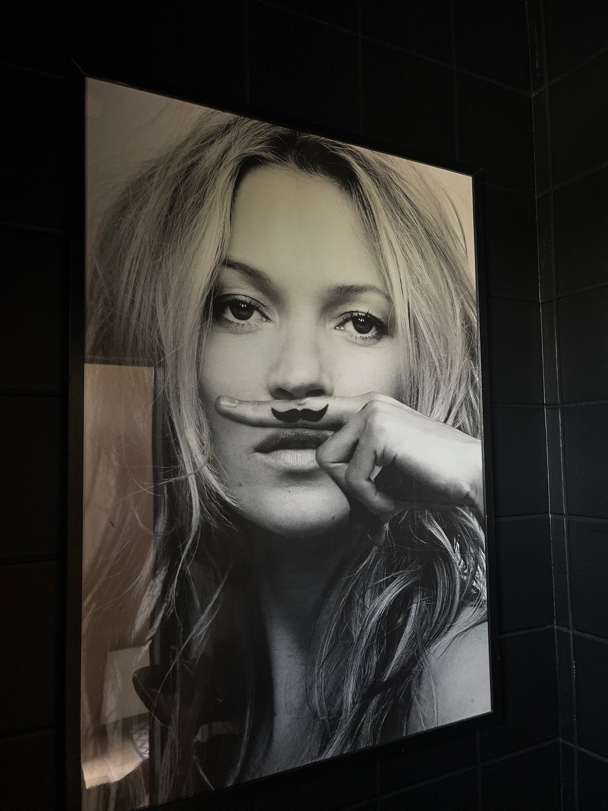 Kate Moss print in zwarte lijst, Ophalen, Print, Print/reproductie, Ingelijst
