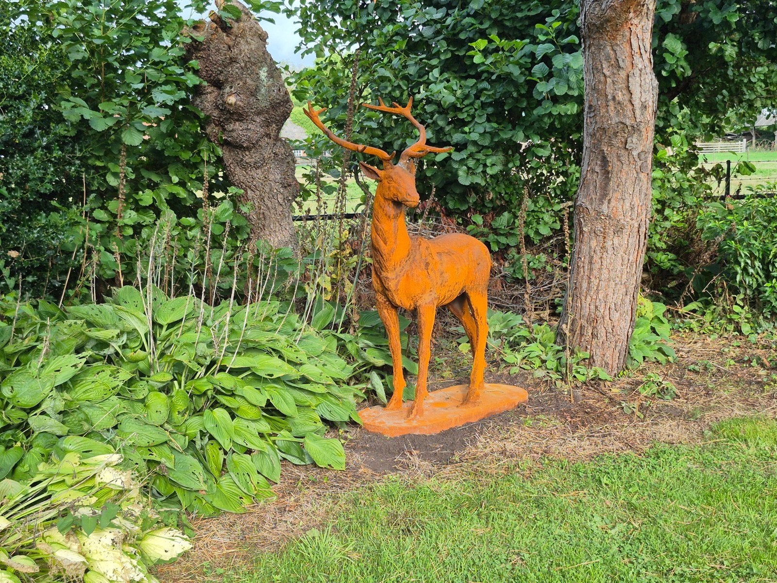 Grote  gietijzeren beelden ..hert . stier  .paard, Tuin en Terras, Ophalen of Verzenden, Gebruikt, Metaal, Dierenbeeld