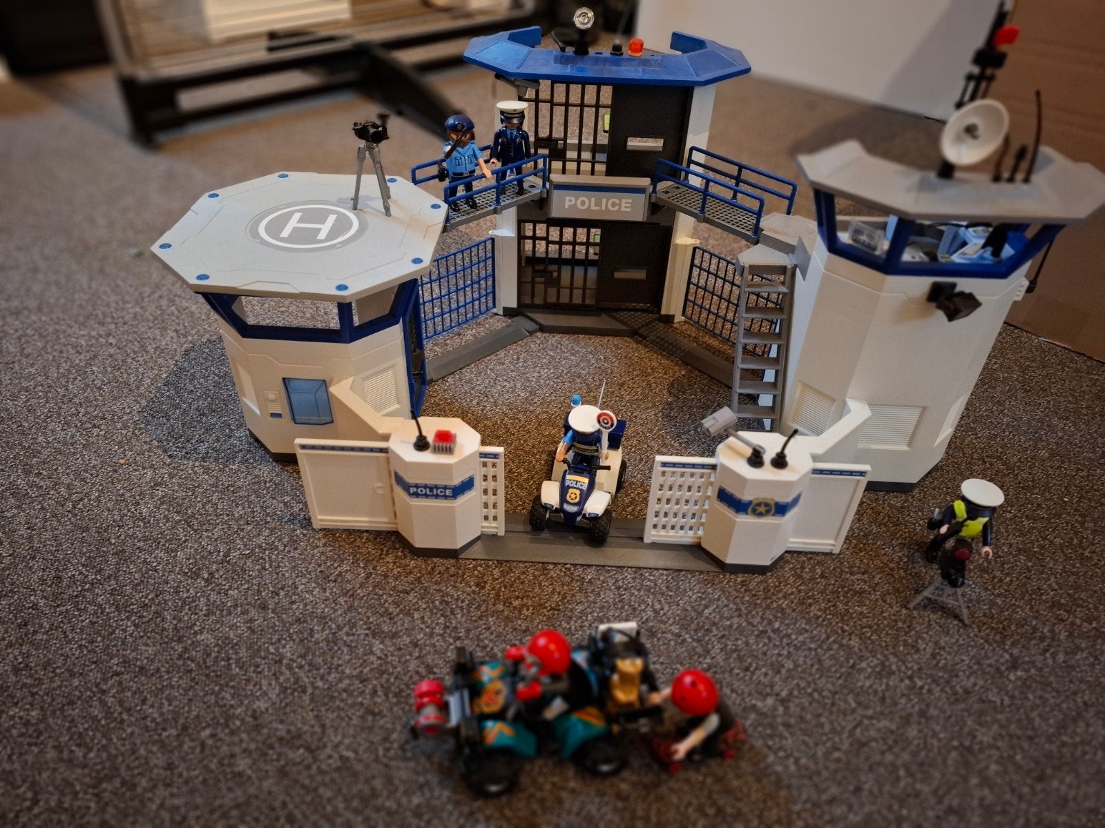 Playmobil Politie. Politiebureau, Helikopter, voertuigen, Ophalen of Verzenden, Zo goed als nieuw, Jongen of Meisje