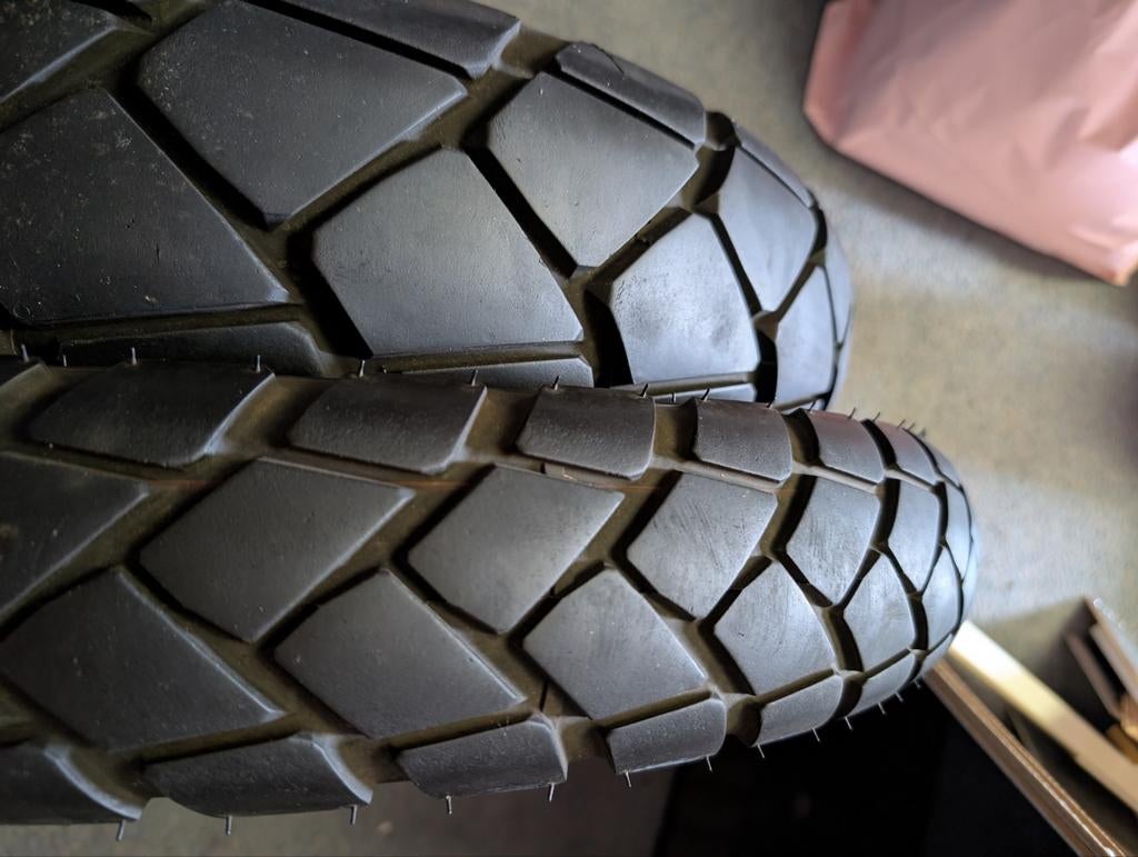 set metzeler tourance 90/90-21 en 140/80R17, Motoren, Ophalen, Gebruikt