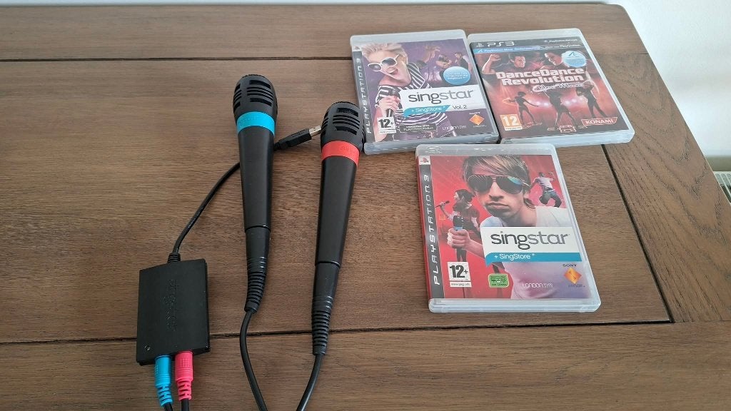 PS3 SingStar-microfoons + 3 games, Muziek, Eén computer, 2 spelers, Ophalen of Verzenden