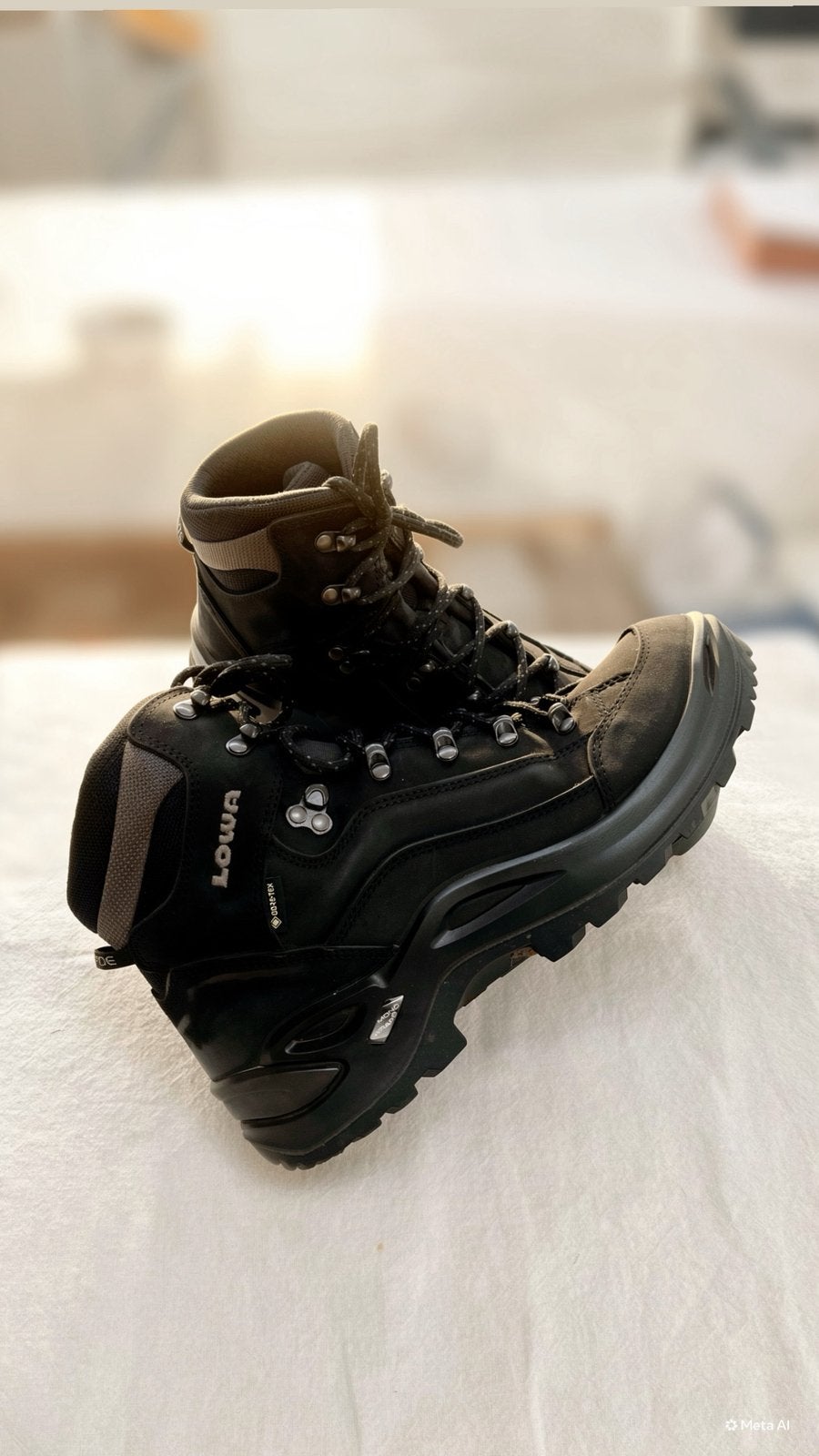 Lowa Renegade EVO GTX mid 41 wandel, hiking, festival schoen, Kleding | Dames, Schoenen, Verzenden, Zwart, Wandelschoenen, Zo goed als nieuw