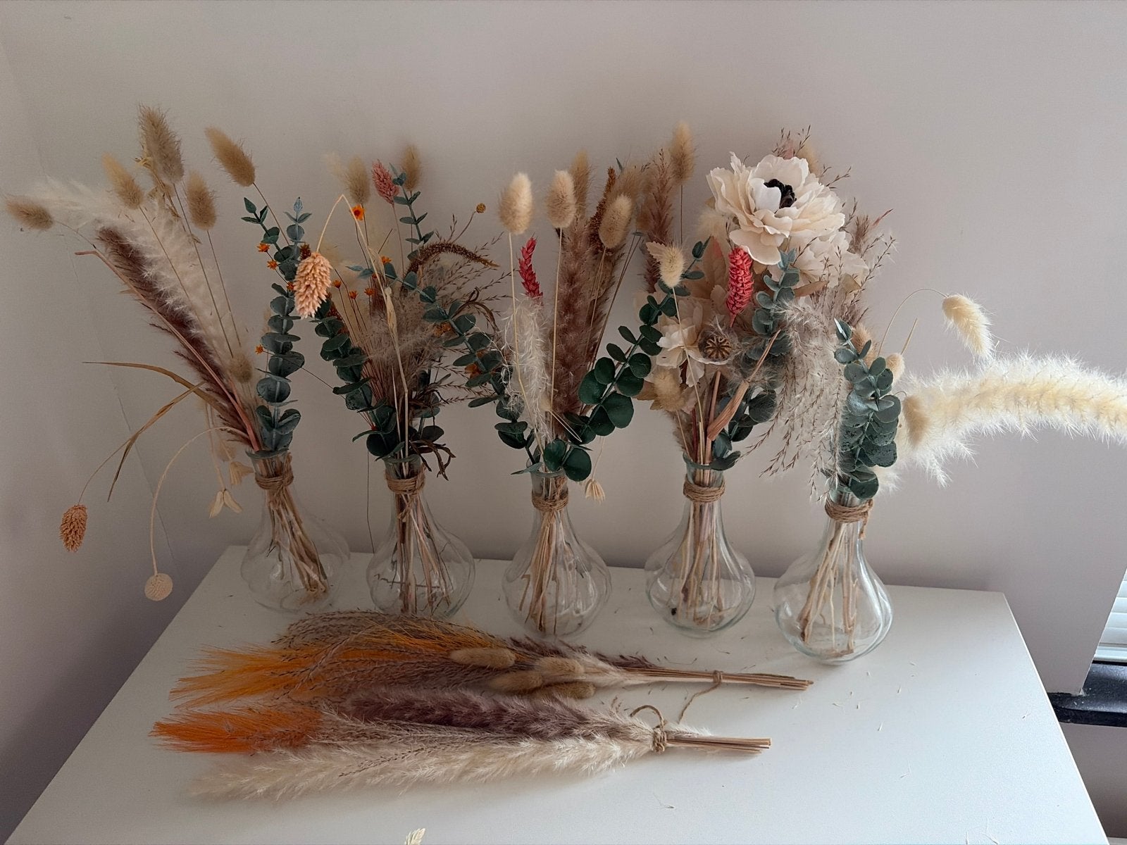 5 vaasjes met droogbloemen + losse droogbloemen, Ophalen, Inclusief droogbloemen, Meerkleurig, Glas