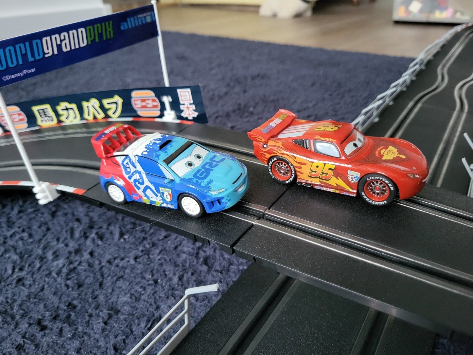 Carrera GO!!! Disney Pixar Cars Tokyo Action Racebaan, Kinderen en Baby's, Speelgoed | Racebanen, Zelf te bouwen, Carrera, Ophalen of Verzenden