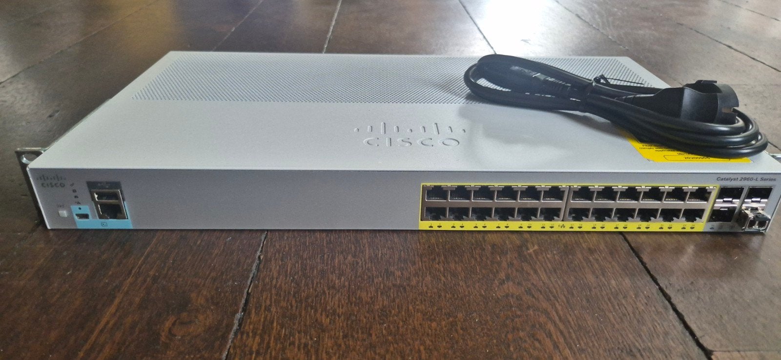 Cisco 2960-L Gigabit ethernet switch 24 poorten met PoE stil, Ophalen of Verzenden, Zo goed als nieuw