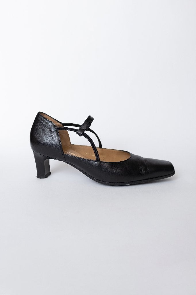 Elegante Lage Zwarte Leren Helioform Hakken Maat 37, Kleding | Dames, Schoenen met lage hakken, Zwart, Ophalen of Verzenden, Helioform