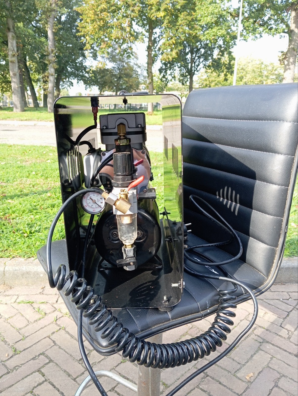 Mini compressor voor airbrush en tattoos zetten, Doe-het-zelf en Verbouw, Minder dan 25 liter, Ophalen, Zo goed als nieuw, Minder dan 200 liter/min