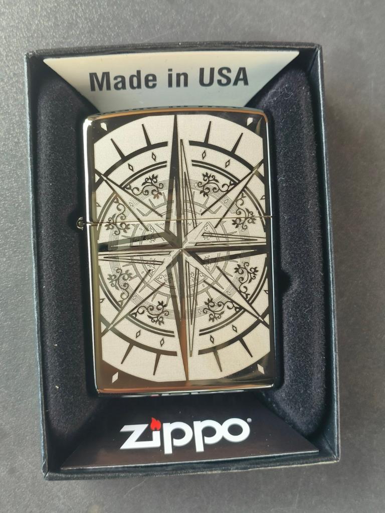 Zippo Compass Black Ice, Ophalen, Zo goed als nieuw, Aansteker