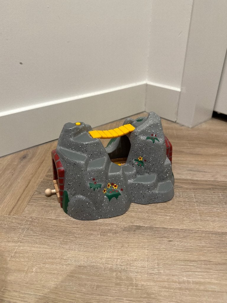 ZGAN grijs Brio Adventure tunnel set 33481 houten trein spel, Ophalen of Verzenden, Zo goed als nieuw, Rij- of Hobbelspeelgoed