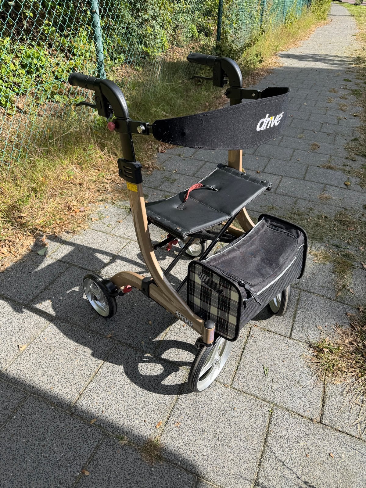Rollator Nitro M, Diversen, Ophalen, Opvouwbaar, Zo goed als nieuw