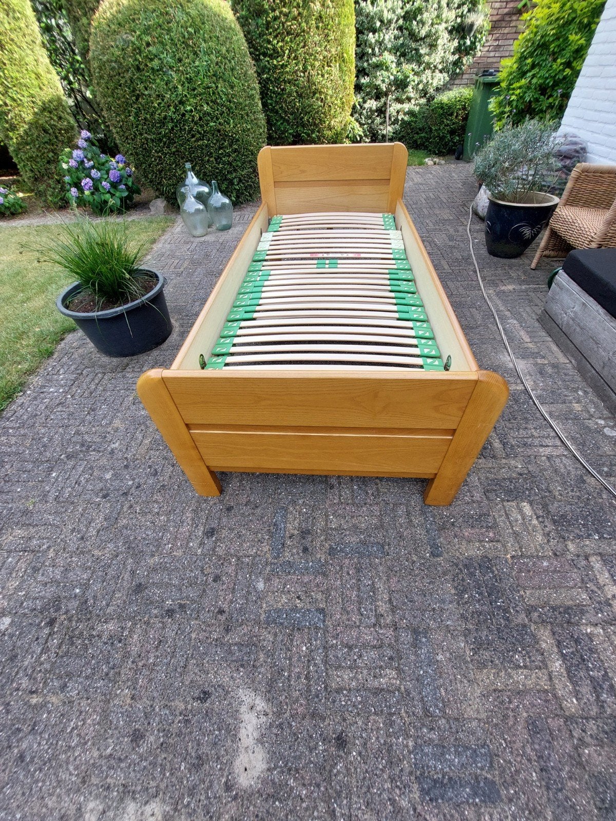 Eenpersoonsbed 90x200 cm met verstelbare lattenbodem, Huis en Inrichting, 90 cm, Eenpersoons, Ophalen of Verzenden, 200 cm