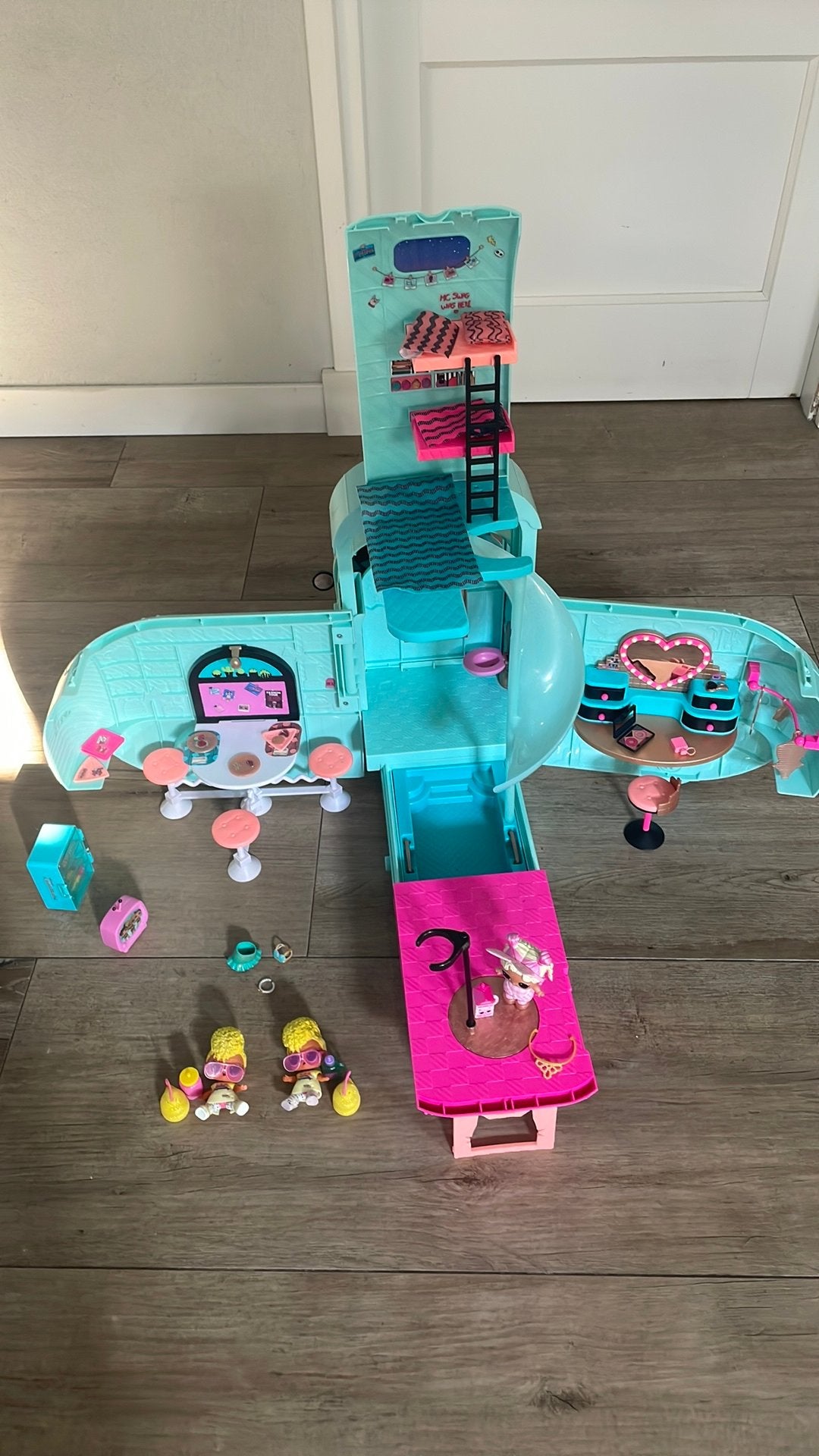 LOL camper met poppen en veel accessoires, Ophalen of Verzenden, Gebruikt, Poppenhuis