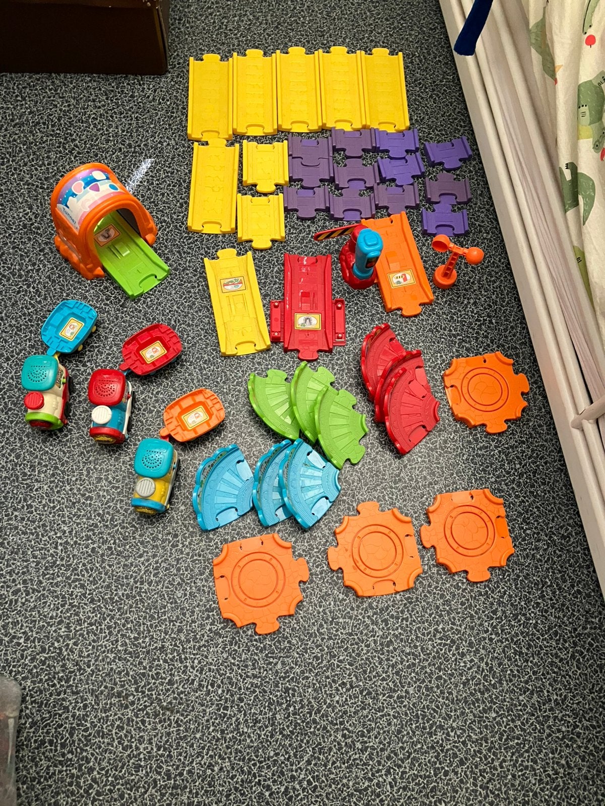 Treinset auto toet toet 3 treintjes railzen bochten tunnels, Kinderen en Baby's, Ophalen of Verzenden, Zo goed als nieuw