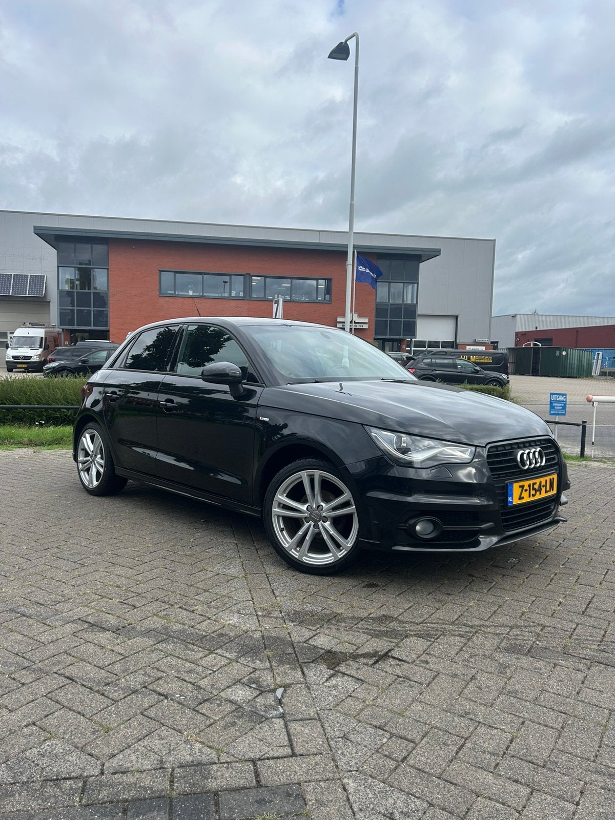 Audi A1 S-line 1.2 Tfsi 63KW SB 2013 Zwart - Top staat!, Voorwielaandrijving, 4 cilinders, Zwart, Handgeschakeld