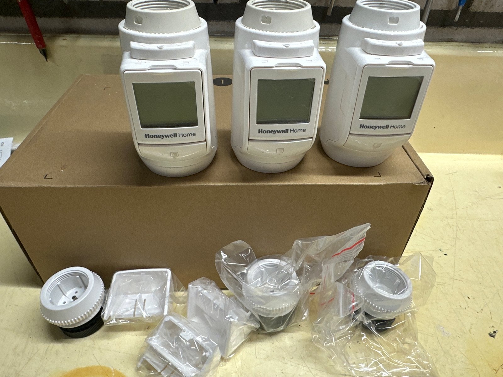 Honeywell Home Slimme HR92WE Thermostaatkoppen (3 stuks), Ophalen of Verzenden, Slimme thermostaat, Zo goed als nieuw