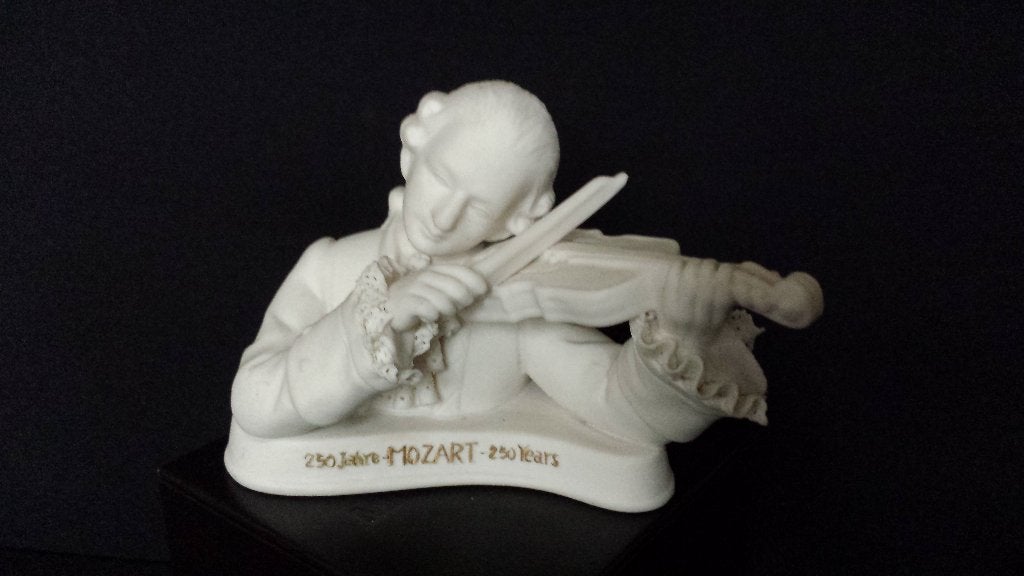 Herdenkingsbeeld 250 Jaar MOZART ~ Biscuit Porselein 12x8 cm, Ophalen of Verzenden, Gebruikt