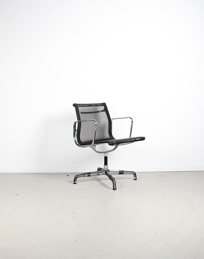 18x Vitra Eames EA 108 Stoel Zwart Netweave – Chroom Nieuw