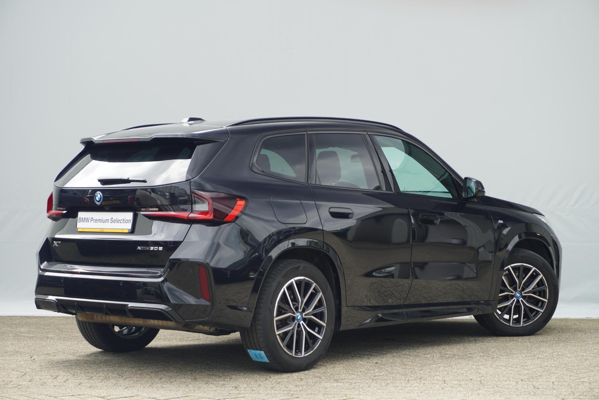 BMW X1 xDrive30e | M Sportpakket | Panoramadak | Elektrisch, Bedrijf, Vierwielaandrijving, Hybride Elektrisch/Benzine, 3 cilinders