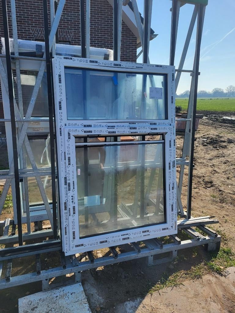 2x Kunststof kozijn (draaikiep), beglazing, nieuw, compleet., Doe-het-zelf en Verbouw, Kozijnen en Schuifpuien, Kunststof, Raamkozijn