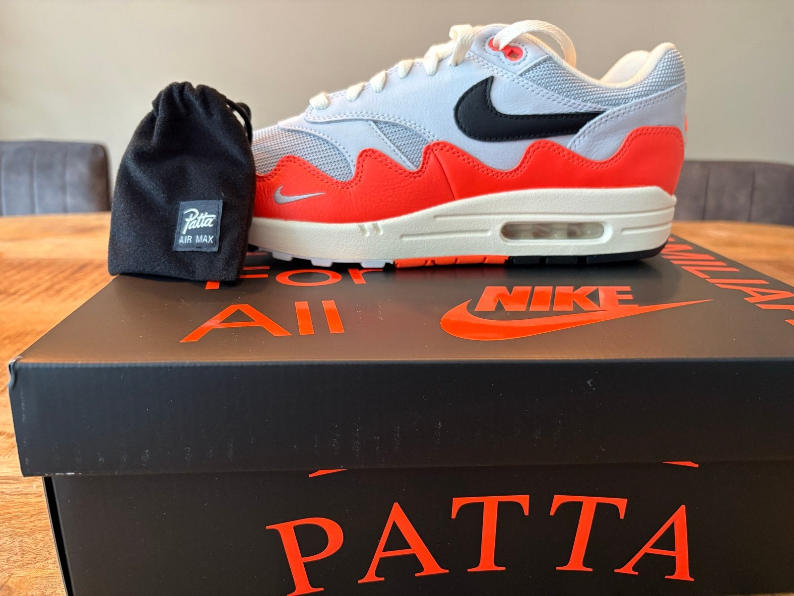 Nike Air Max 1 Patta Hyper Crimson/pure platinum - Maat 44.5, Ophalen of Verzenden, Nieuw, Overige kleuren, Sneakers of Gympen