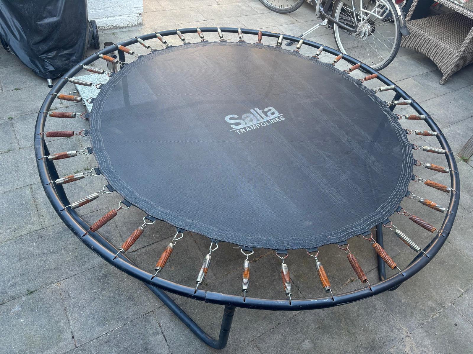 Trampoline te koop, Ophalen