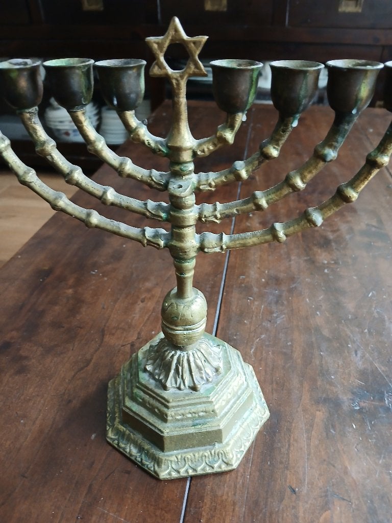 Antieke joodse koperen chanoekah kandelaar,24cm hoog, Ophalen of Verzenden, Koper of Brons