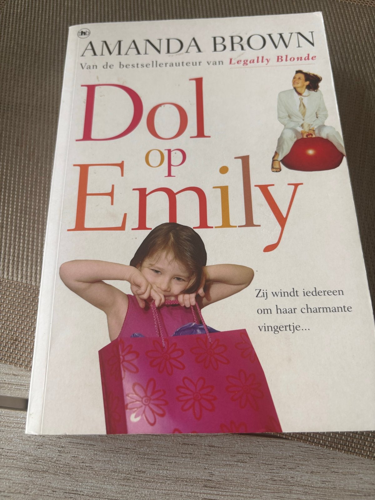 Dol op Emily - Amanda Brown (Legally Blonde auteur), Ophalen of Verzenden, Gelezen, Nederland