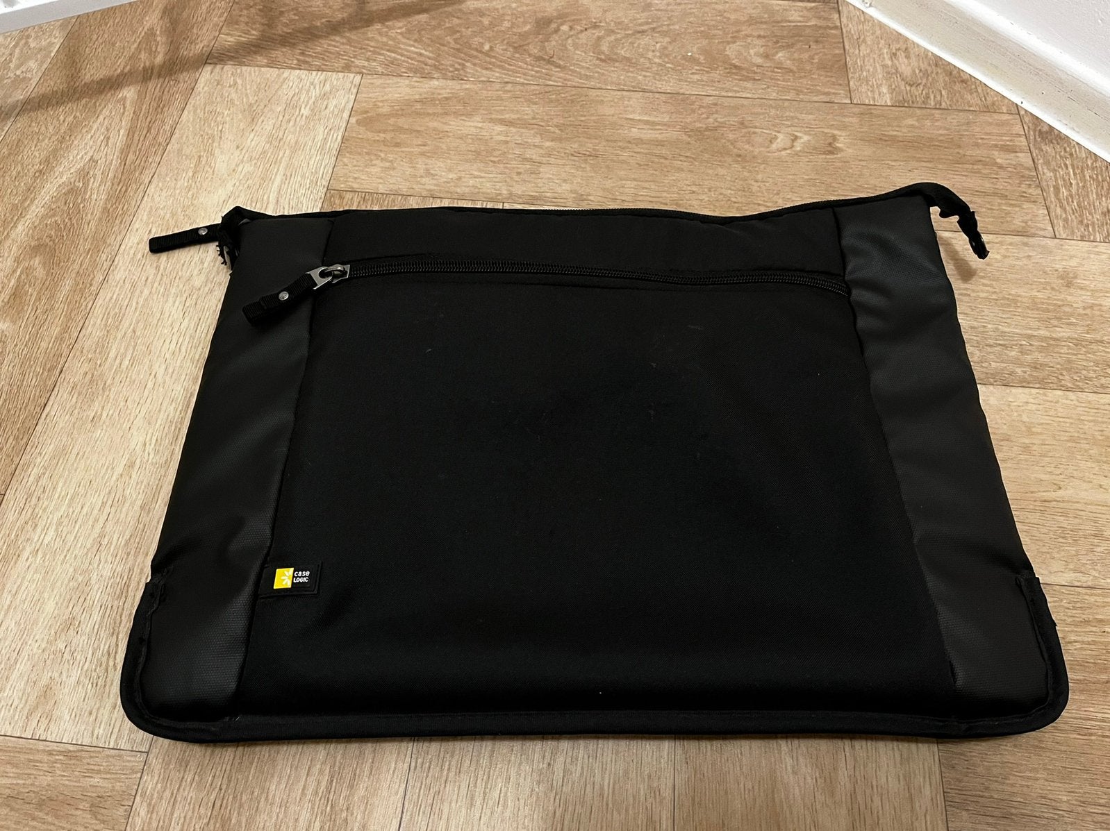 Case Logic 15inch, Computers en Software, Ophalen of Verzenden, 15 inch, Zo goed als nieuw