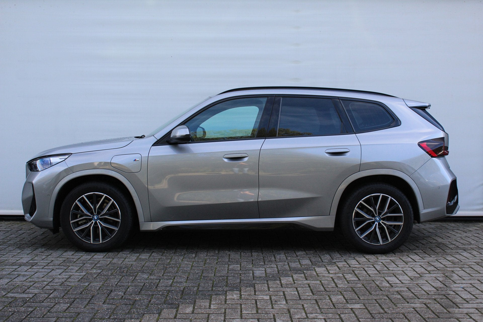 BMW X1 xDrive25e M Sport Automaat / Sportstoelen / Comfort A, Dealer onderhouden, Gebruikt, Zwart, Bedrijf