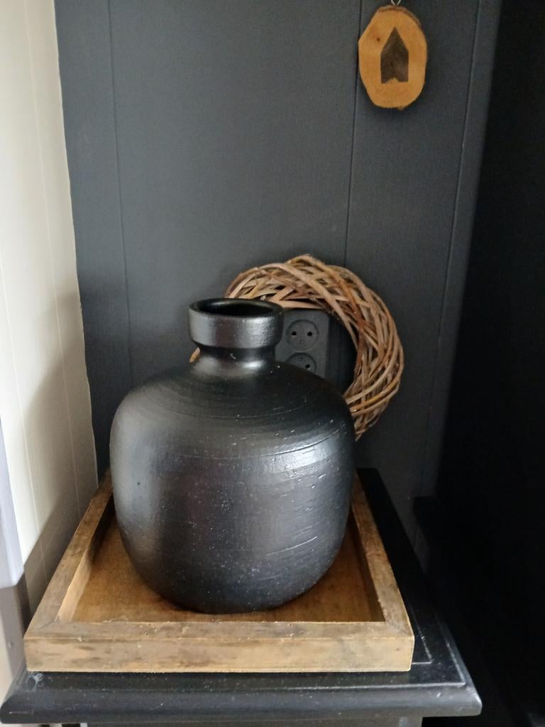 Zwarte kruik vaas, Zwart, Aardewerk of Porselein, Ophalen of Verzenden, Zo goed als nieuw