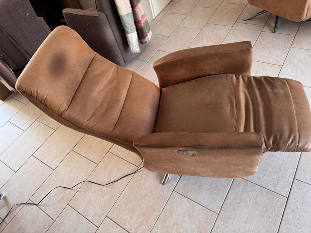 Elektrisch verstelbare relaxstoel - rugleuning beetje scheef, Ophalen, Gebruikt, Stof, 75 tot 100 cm