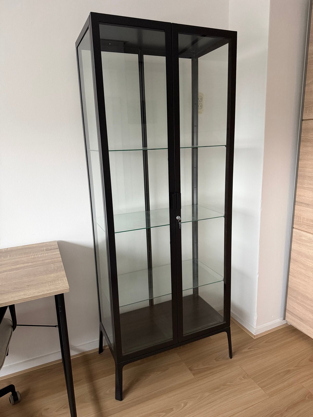 Glazen Vitrinekast met Slot - Zwart Metaal, Ophalen, Met deur(en), Glas, 50 tot 100 cm