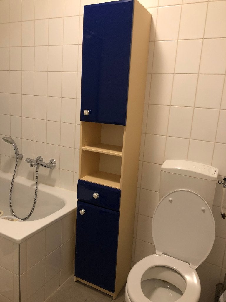 Badkamerkast met blauwe deurtjes, Ophalen, (Half)hoge kast, Minder dan 50 cm, Gebruikt