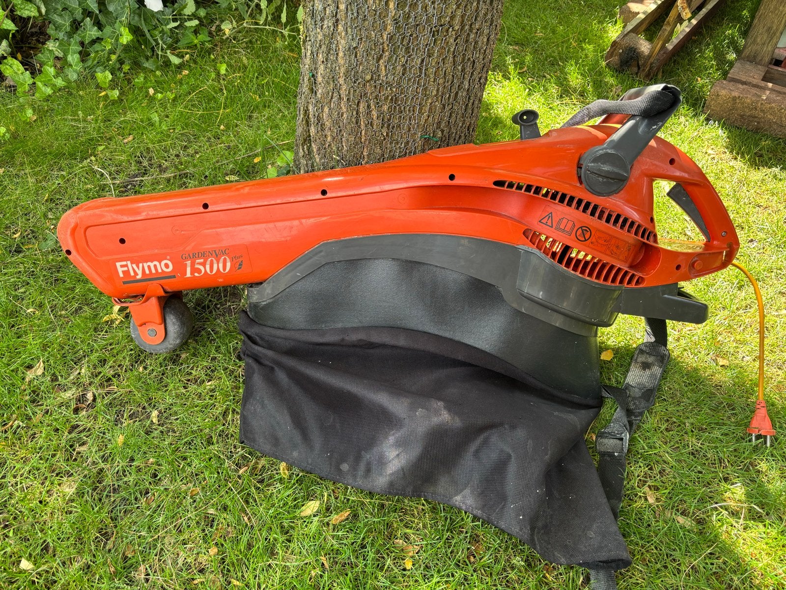 Flymo GardenVac 1500 Plus Bladblazer/Bladzuiger, Ophalen, Gebruikt, Handgedragen, Met opvangzak