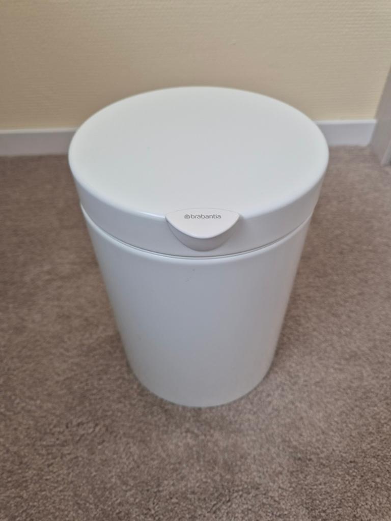 Brabantia Hangend Prullenbakje - 3 Liter - zacht-wit., Minder dan 10 liter, Ophalen of Verzenden, Metaal, Minder dan 50 cm