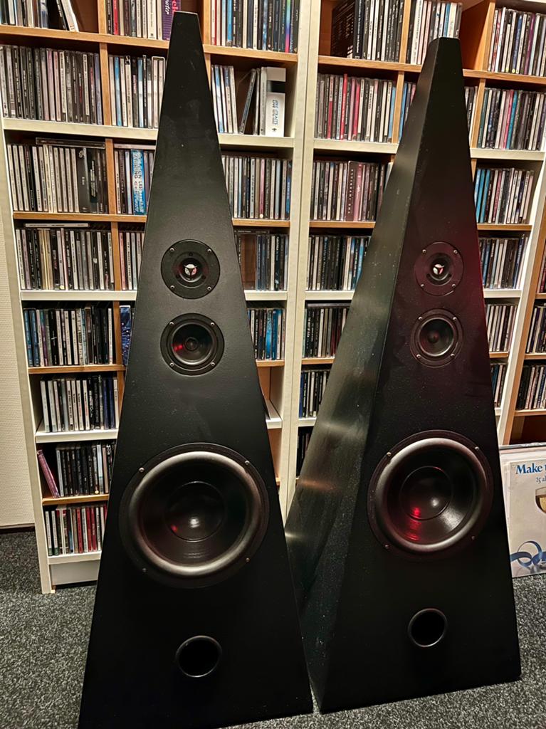 2 stuks Vifa Delta piramide luidsprekers, Gebruikt, 120 watt of meer, Front, Rear of Stereo speakers, Ophalen
