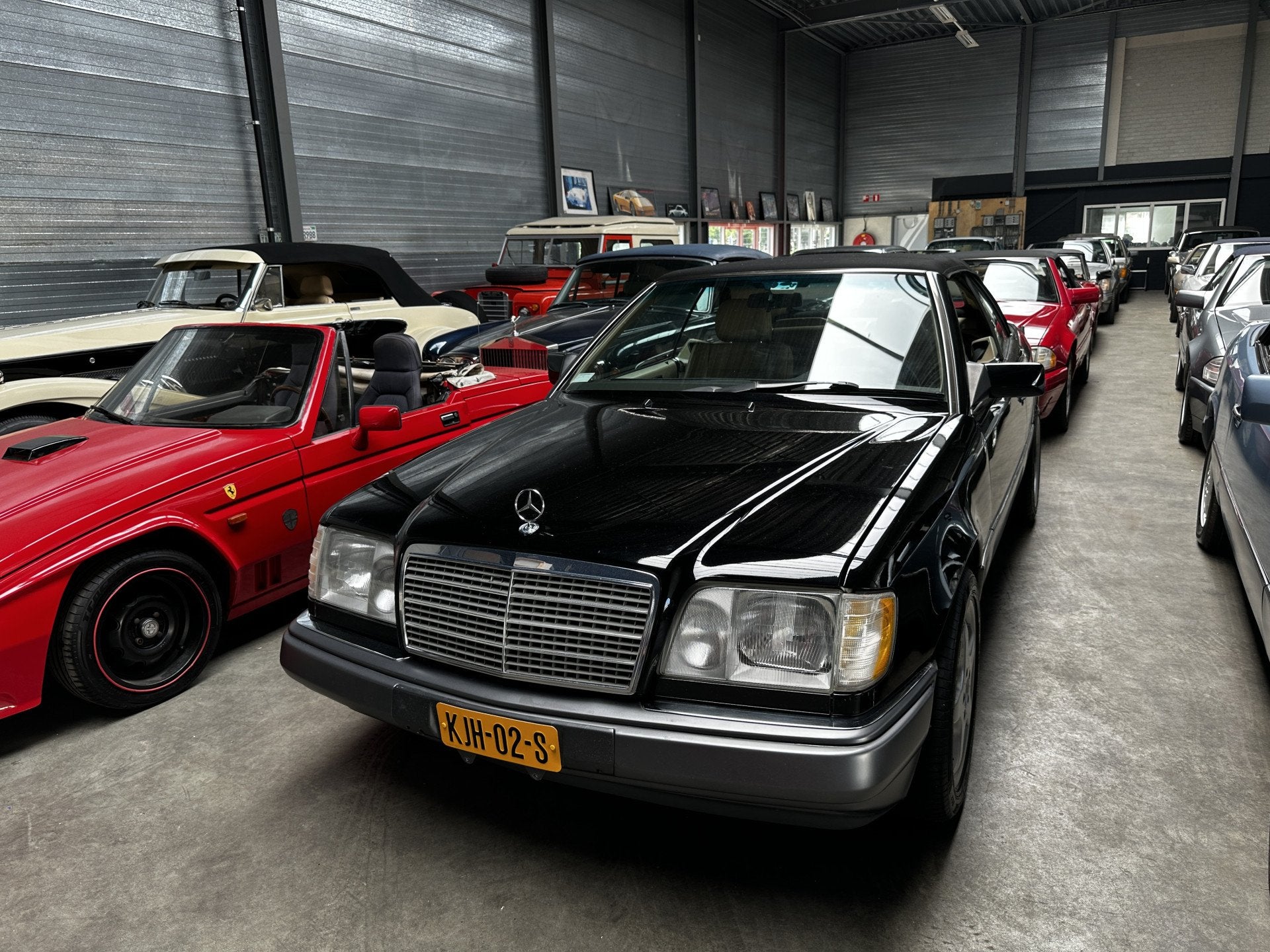 Mercedes-Benz E-Klasse 320 Cabrio (bj 1995, automaat), Auto's, Oldtimers, Automaat, Achterwielaandrijving, Cabriolet, Bedrijf