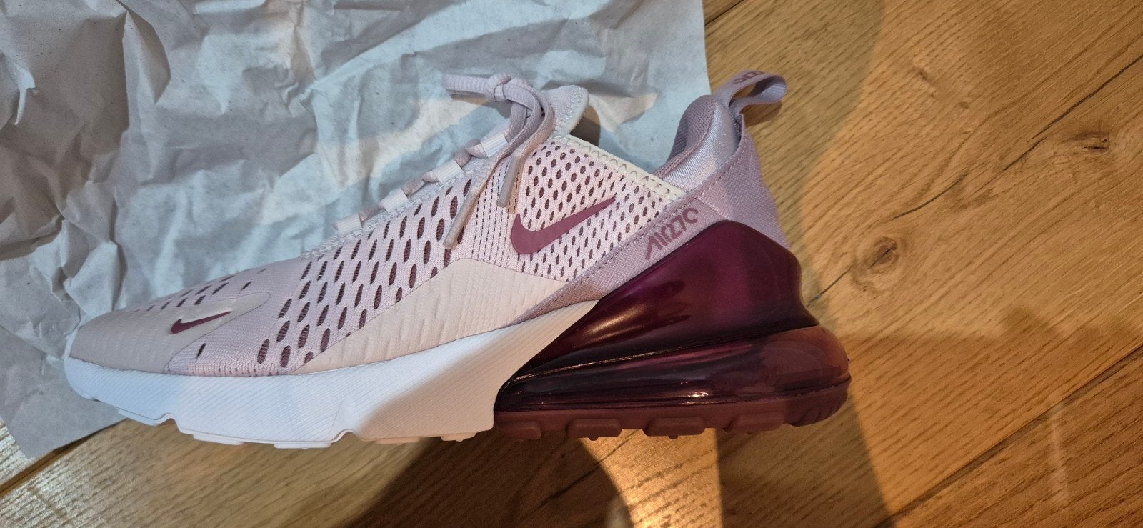 Nike 270 barely rose/vintage wine mt40, Kleding | Dames, Schoenen, Nieuw, Ophalen of Verzenden, Sneakers of Gympen, Roze