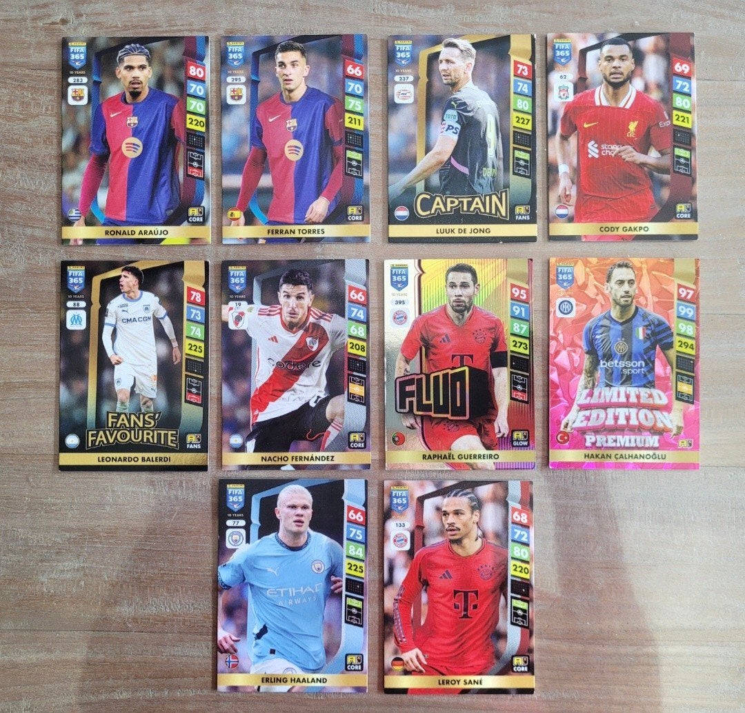 PANINI FIFA365 Adrenalyn voetbalplaatjes 2025, Hobby en Vrije tijd, Ophalen of Verzenden, Nieuw, Meerdere plaatjes