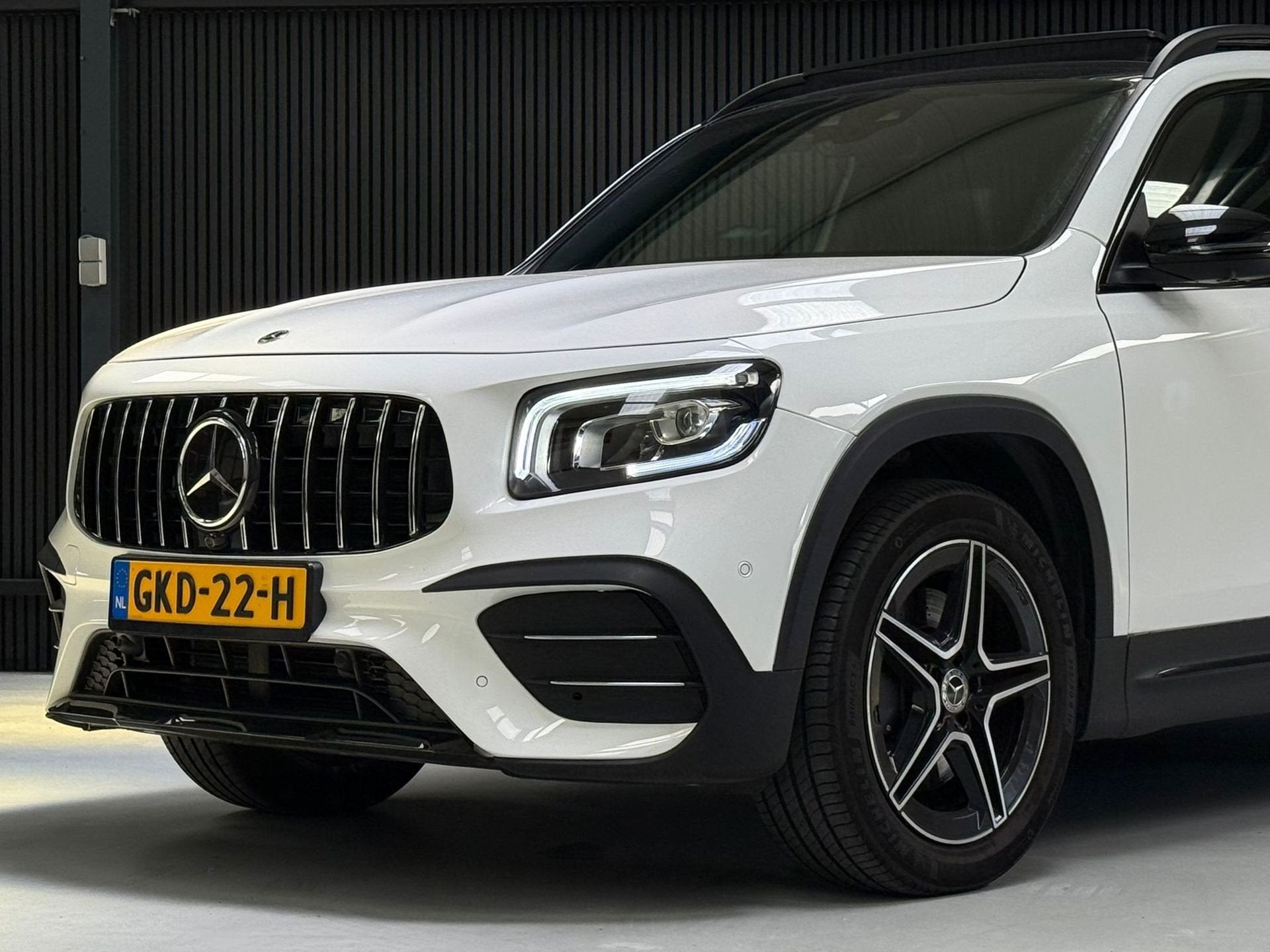 Mercedes-Benz GLB 250 4MATIC AMG|Carbon|Pano|360|Memory|Sfee, Auto's, Gebruikt, Euro 6, 4 cilinders, 2000 kg